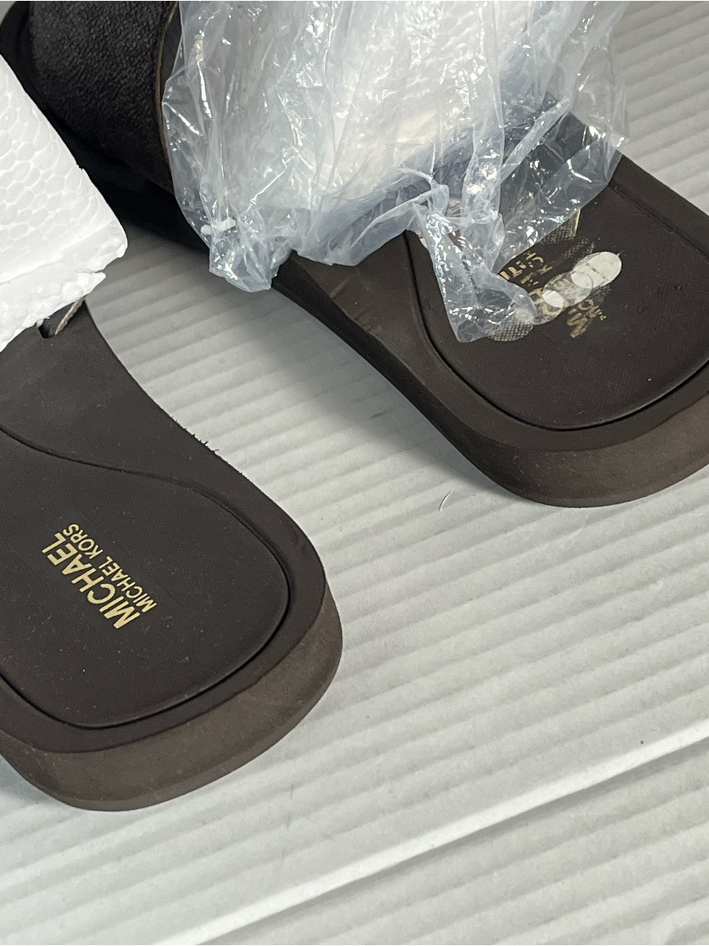 Michael Kors size 8.5 good condition - Picture 8 of 13